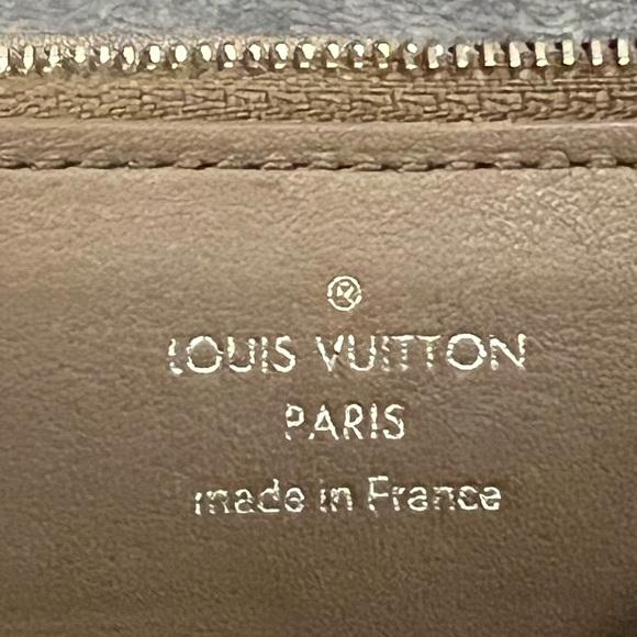 LOUIS VUITTON CAPUCINES WALLET - Picture 13 of 17